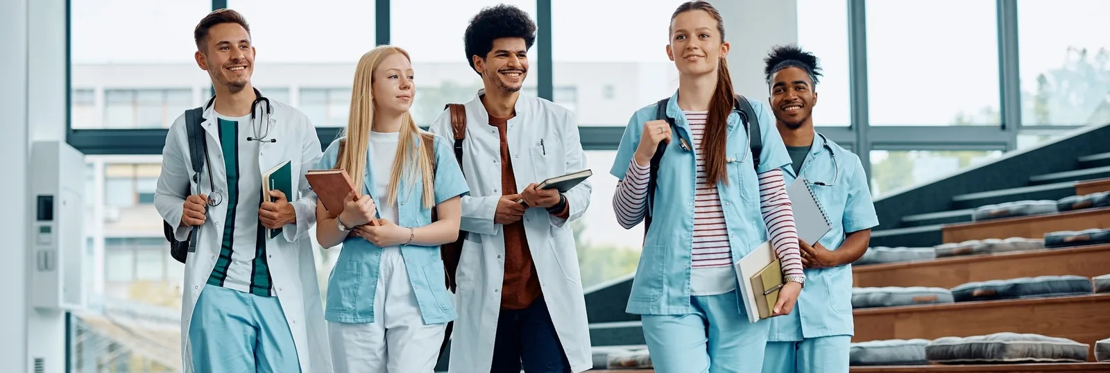 Etudiants en medecine Carewell article de blog puis-je travailler avec Carewell en tant qu'étudiant en soins