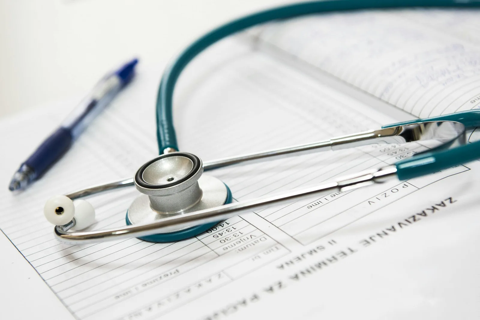 Photo medecin soins job suisse romande recrutement infirmiers etudiant en soin lausanne geneve suisse Carewell